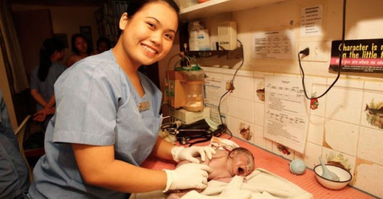nurse-and-baby-shalom-birthing-center
